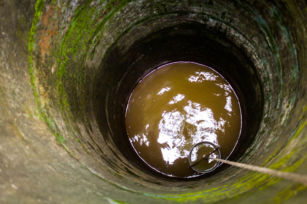 Ancienne fosse septique en béton