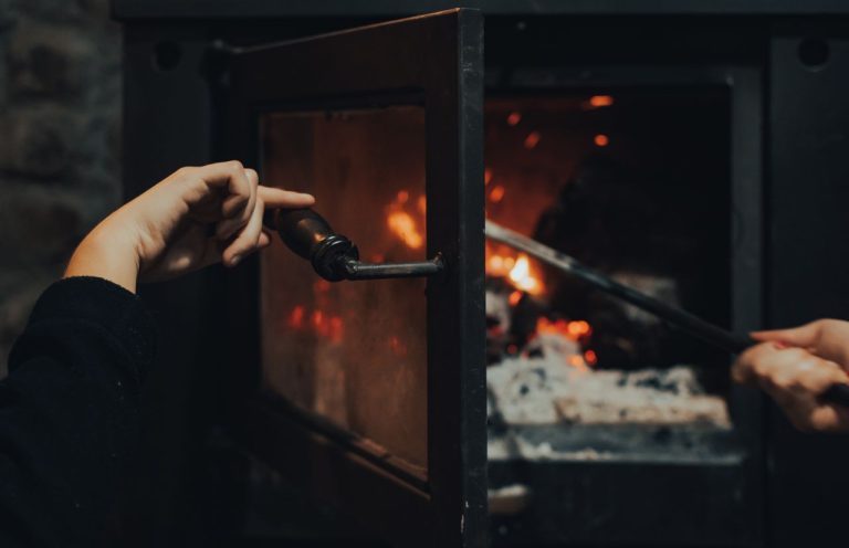 Tirette d’un insert de cheminée
